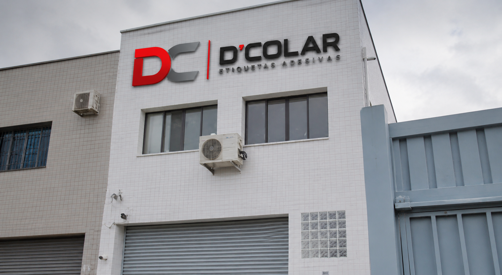 Fachada da fábrica D'Colar Etiquetas Adesivas na Mooca, São Paulo